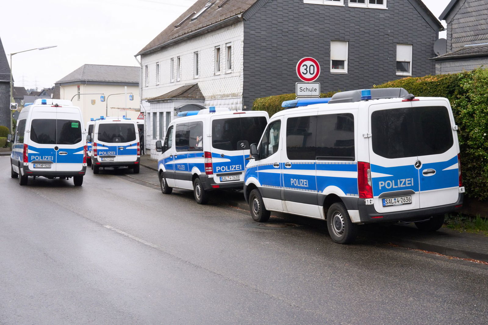 Der Tatverdächtige ist seit mehr als einer Woche verschwunden.