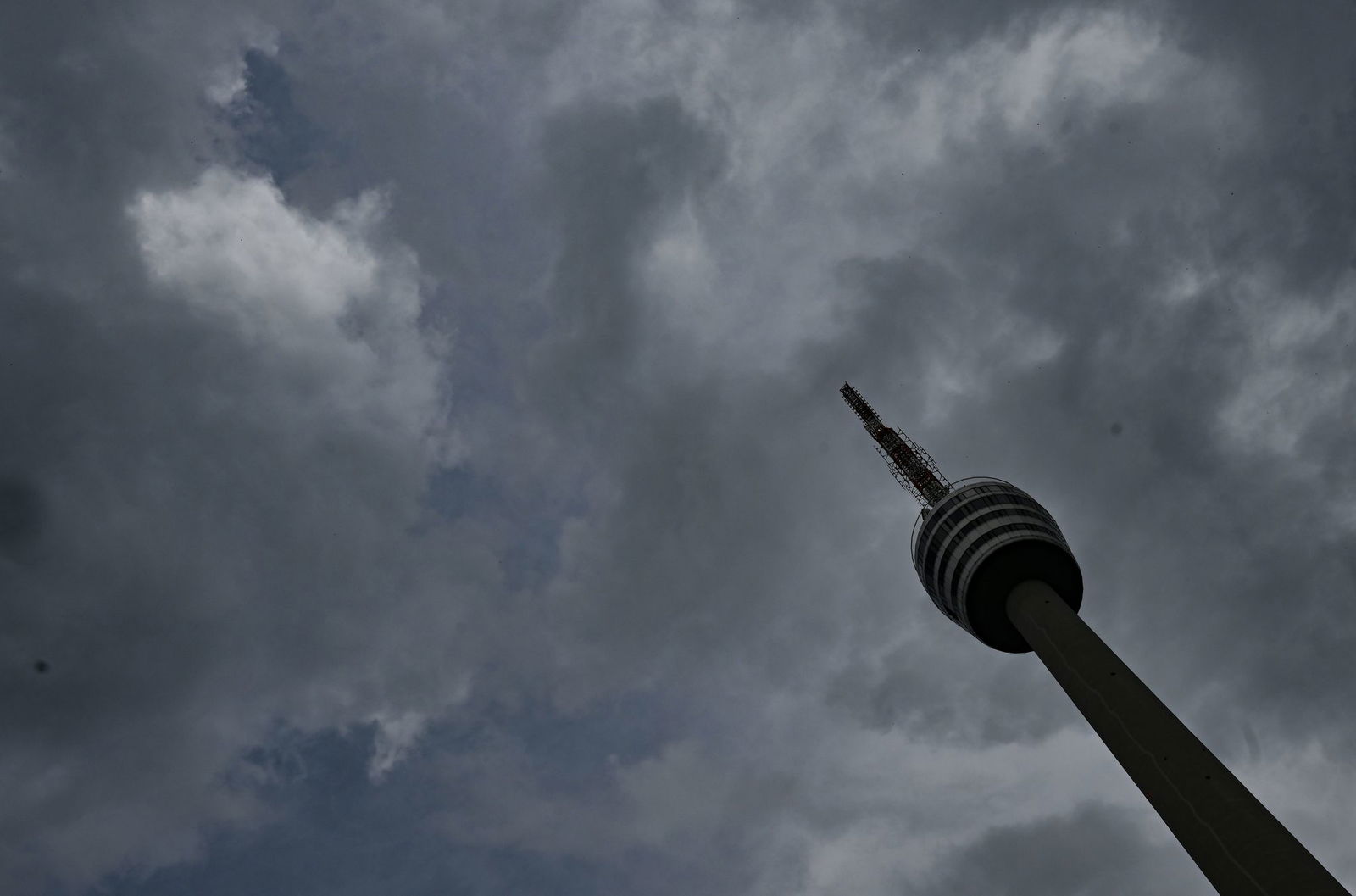 Im Südwesten kann es donnern und blitzen. (Archivbild)