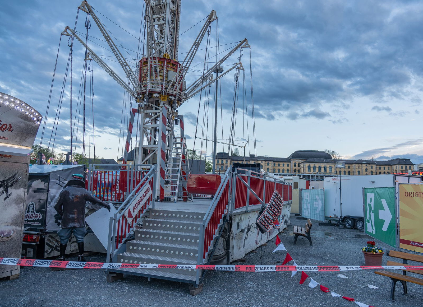 Das Kettenkarussell dreht sich bei voller Fahrt auf eine Höhe von 30 Metern.