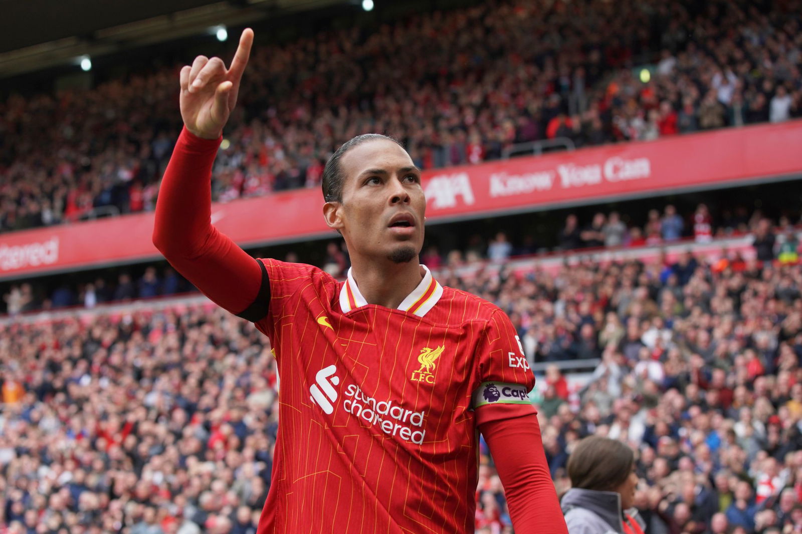 Virgil van Dijk bleibt zwei weitere Jahre in Liverpool.