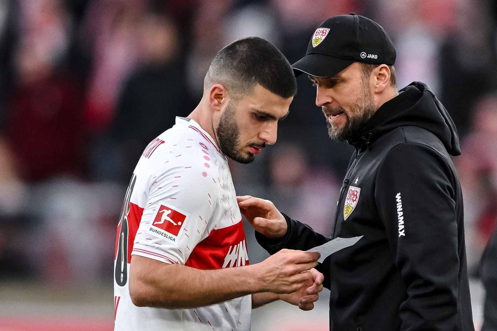 Stuttgarts Deniz Undav (l.) hofft in Berlin auf das Ende seiner Torflaute.