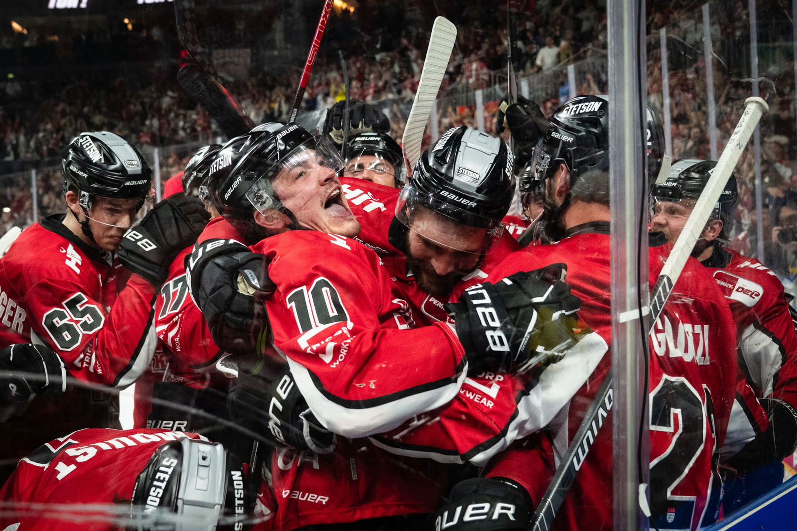 Grenzenloser Jubel bei den Kölnern nach dem Finaleinzug.
