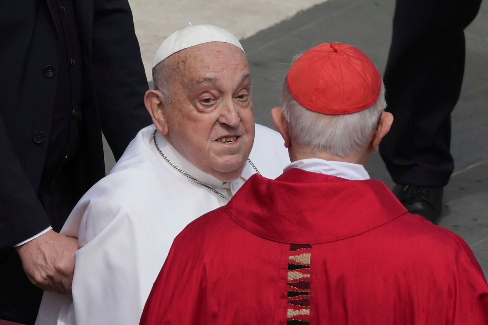 Der 88-Jährige wirkt weiterhin angeschlagen. (Foto: Archiv)