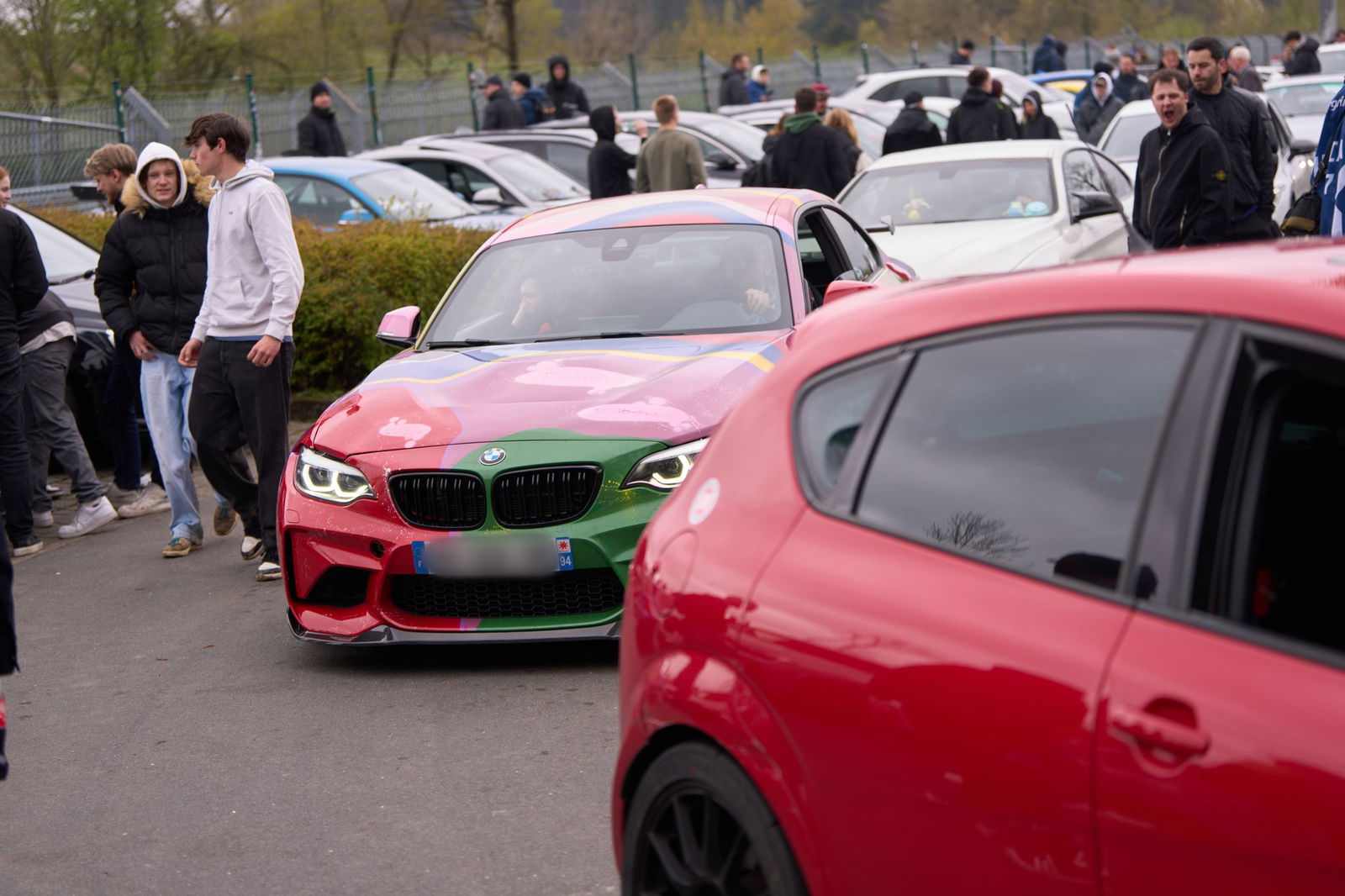 Tausende Auto- und Tuningfans haben den «Car-Freitag» wieder für ein Szenetreffen auf der Eifel-Rennstrecke genutzt.