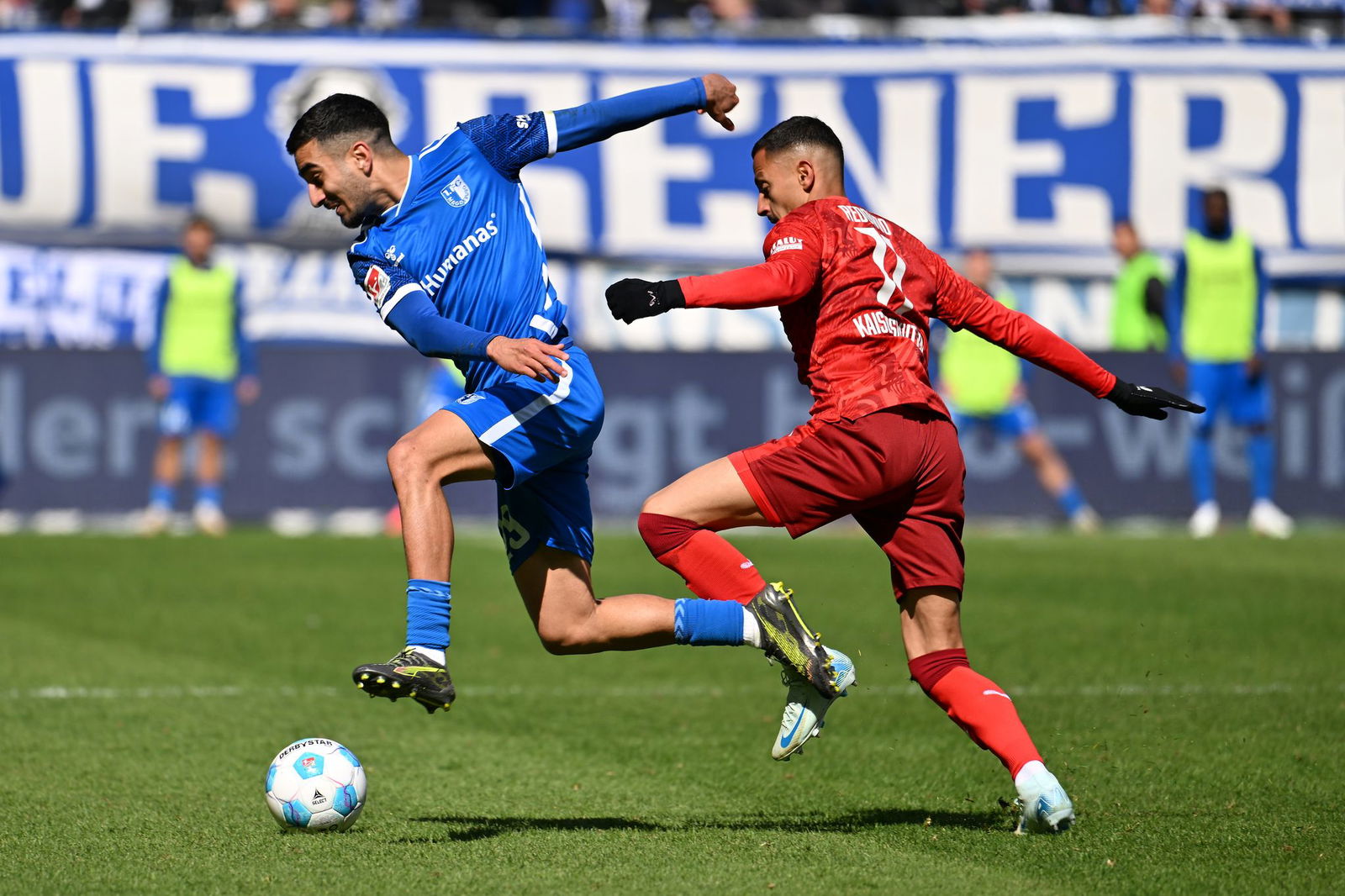 Kenny Prince Redondo (r): Der FCK rennt in Magdeburg hinterher