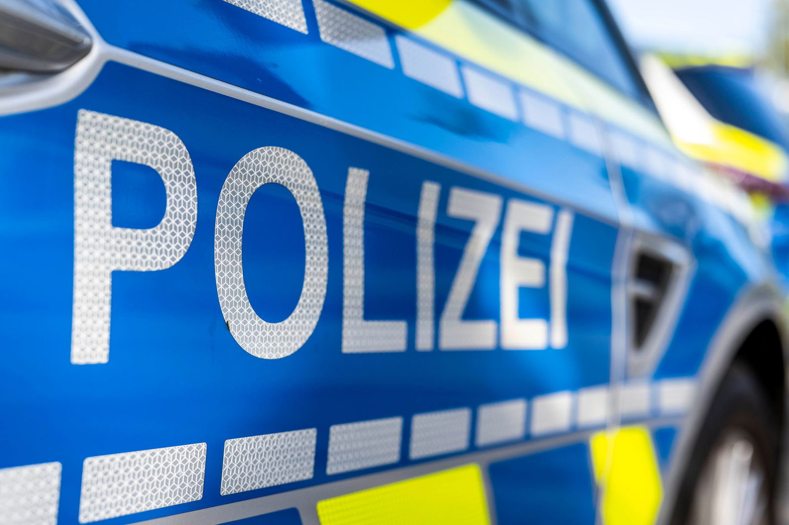 Ein Unbekannter soll im Landkreis Esslingen einen Ladendetektiv mit Pfefferspray verletzt haben. (Symbolbild)