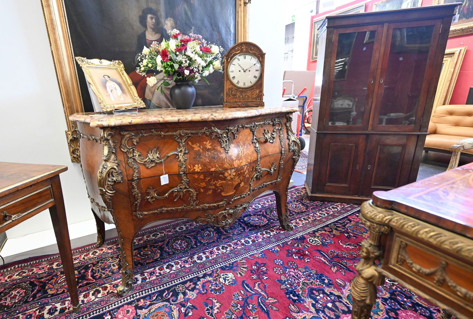 Die acht Möbelstücke aus der Villa von Juhnke dürften auch einen emotionalen Wert besitzen. (Foto-Produktion)