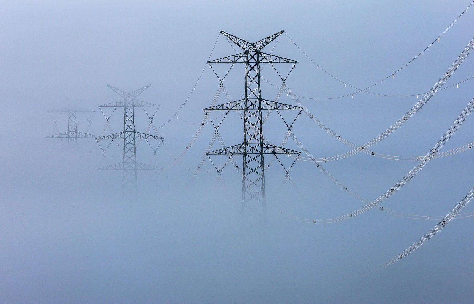 Stromversorgung erscheint selbstverständlich - manchmal gibt es aber doch Ausfälle, beispielsweise jüngst im Westerwald. (Archivbild)
