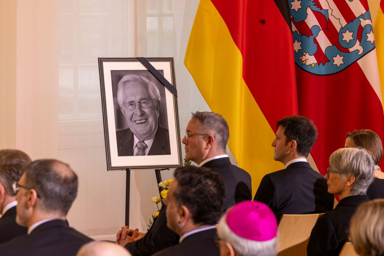 Der rheinland-pfälzische Landtag gedenkt dem verstorbenen ehemaligen Regierungschef Bernhard Vogel. (Archivbild)