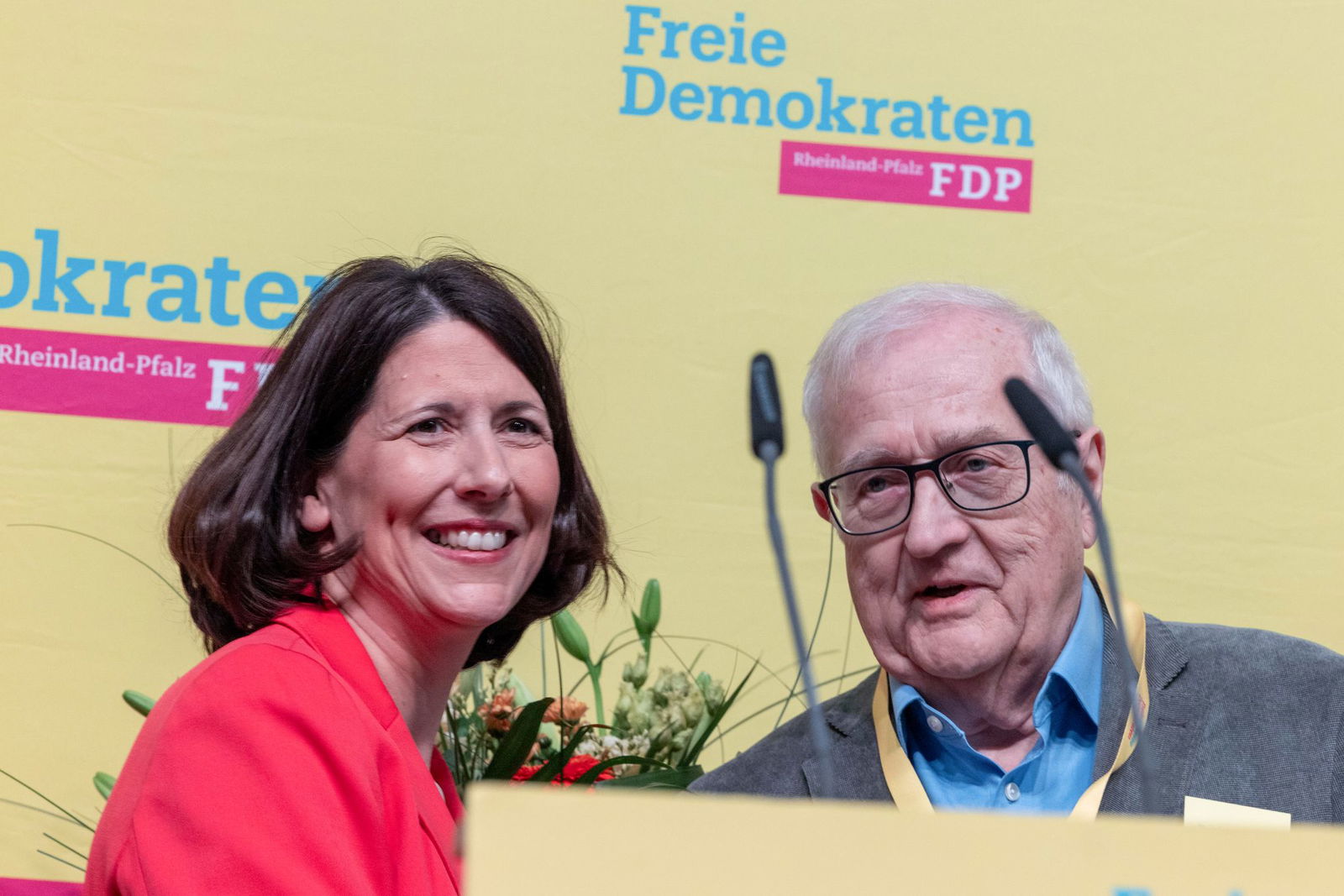 Einer der Gratulanten der neuen Landesvorsitzenden Schmitt war der Ehrenvorsitzende Rainer Brüderle. 