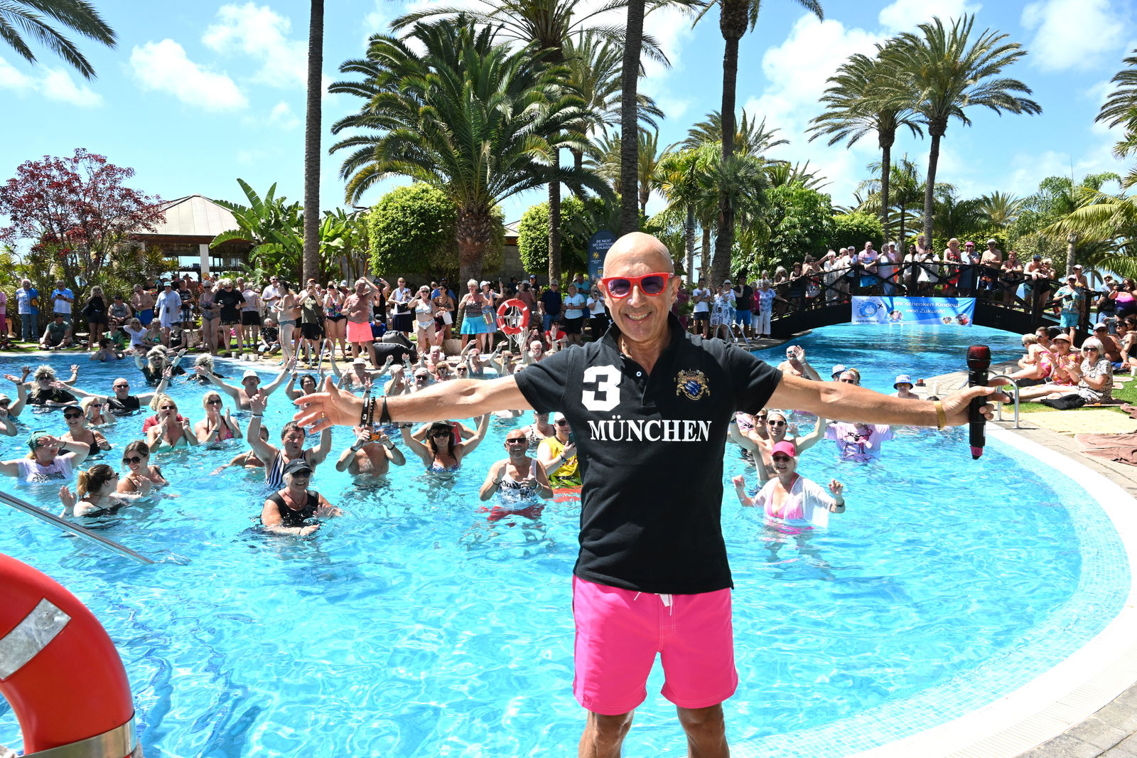 FLY & HELP Charity-Reise Pool