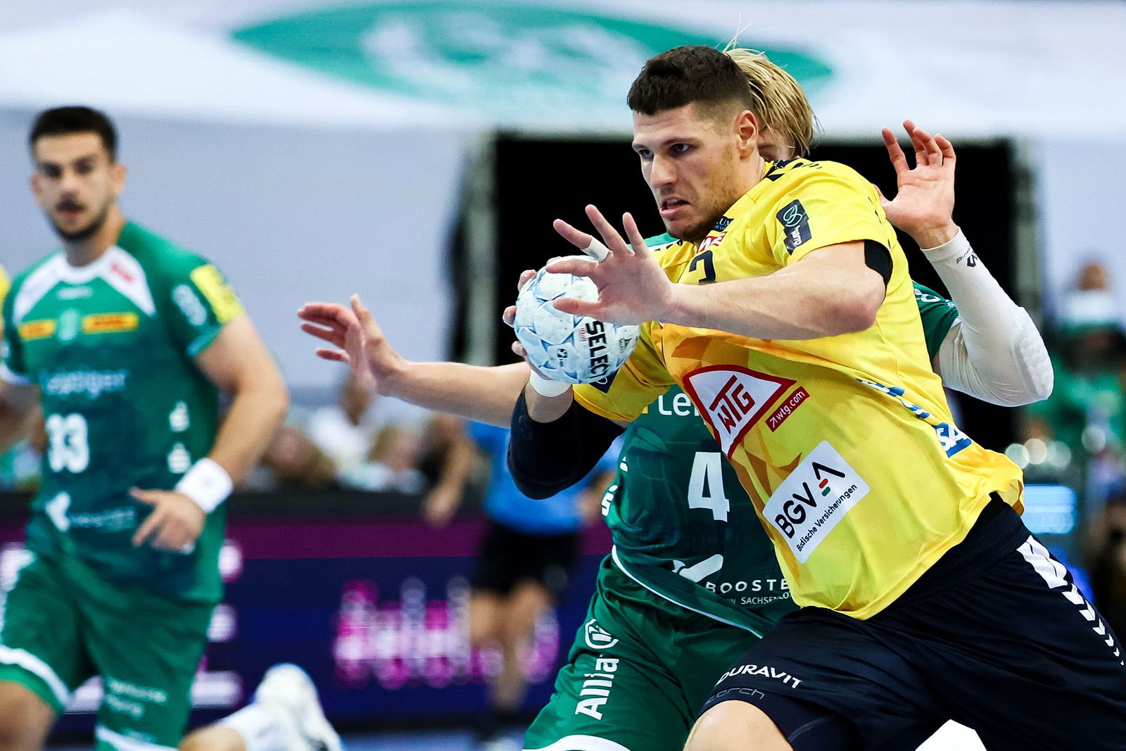 Sebastian Heymann (r) ist erfolgreich operiert worden.