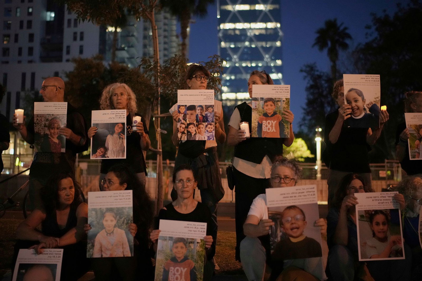 Die Demonstranten fordern ein Ende des Krieges.  