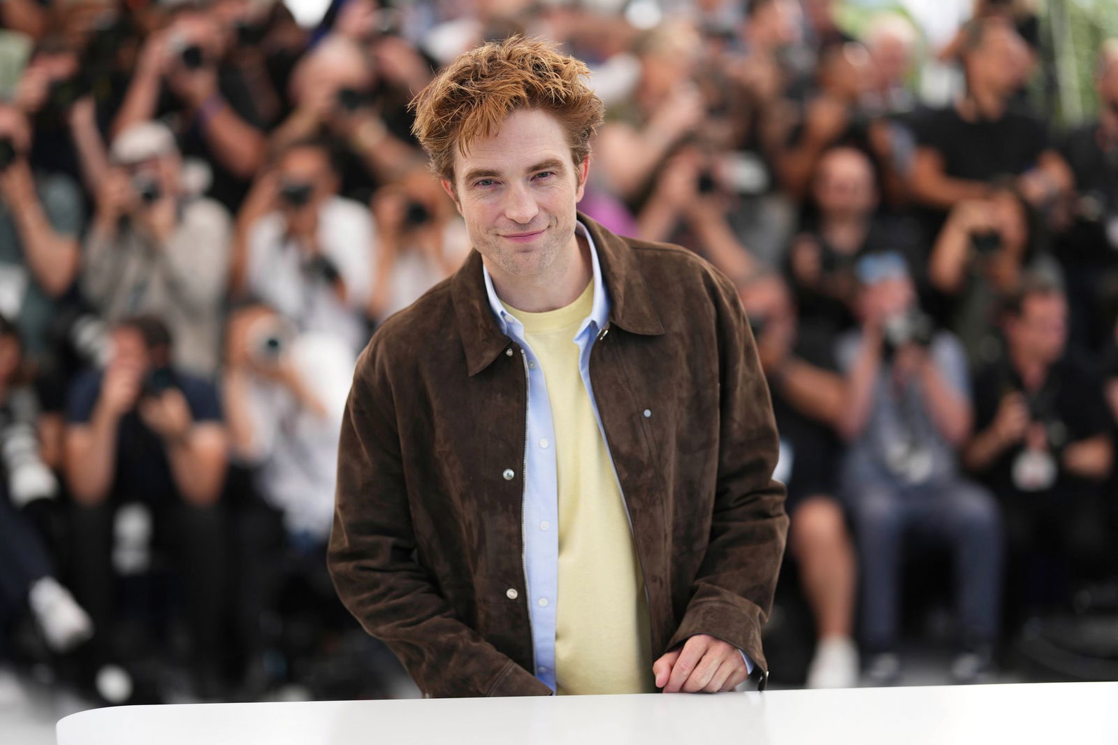 Robert Pattinson ist an der Seite von Jennifer Lawrence im Film zu sehen.