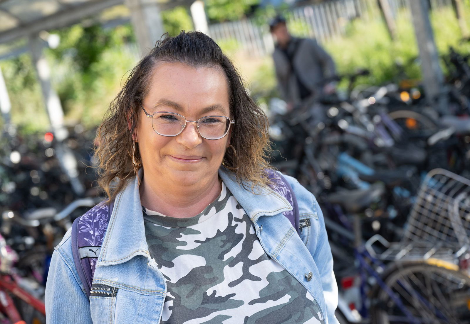 Alinas Zug hat am Montag Verspätung.