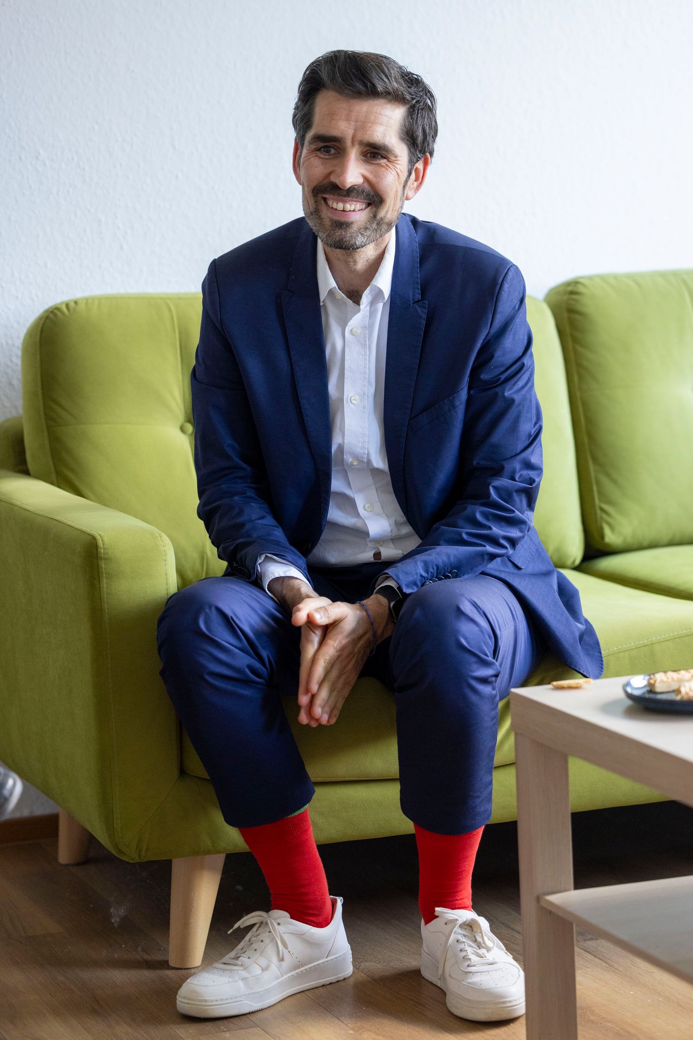 Der neue Bildungsminister Sven Teuber (SPD) liest gerne und viel. 