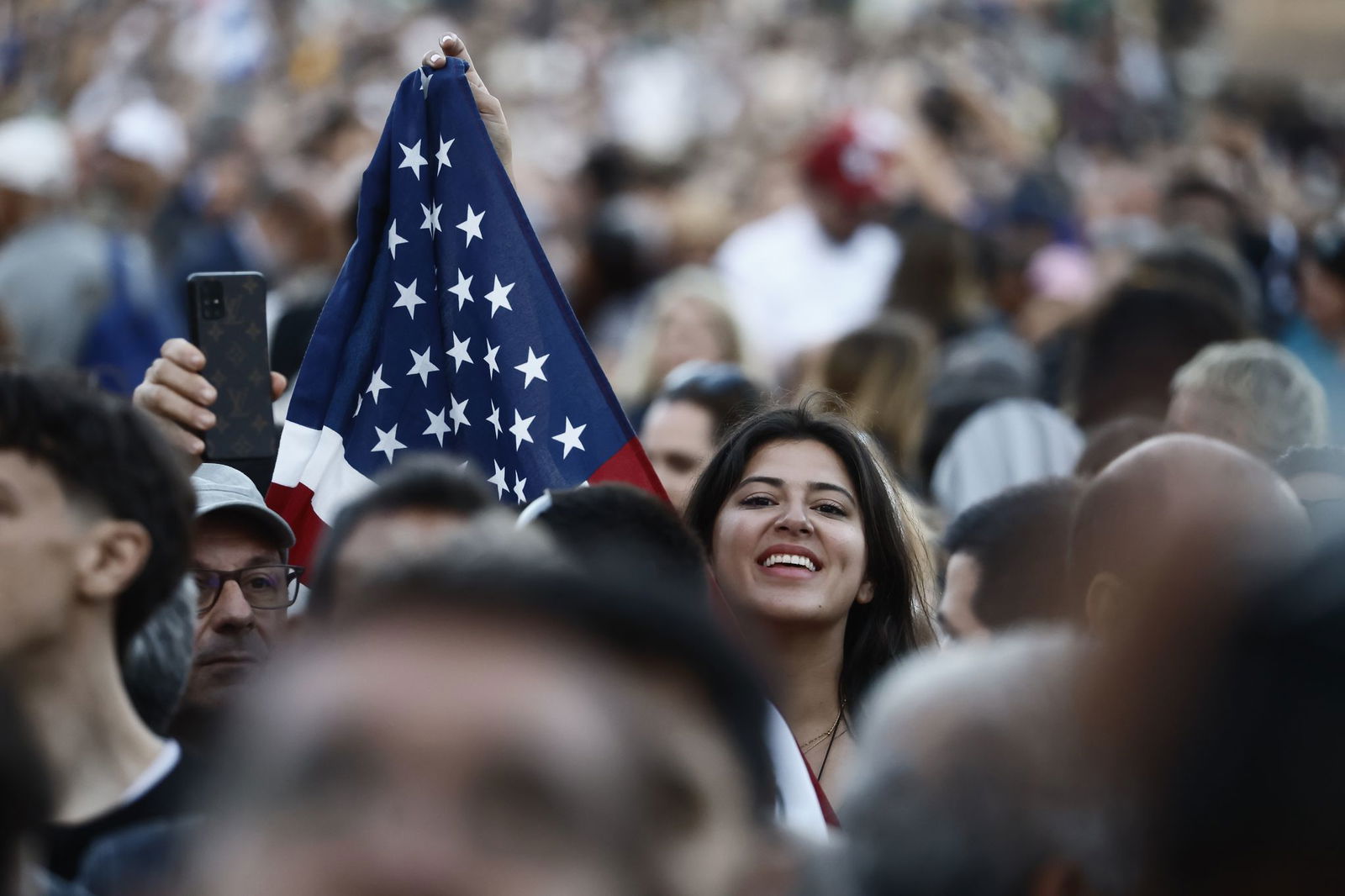 Auch US-Fahnen wurden geschwenkt.