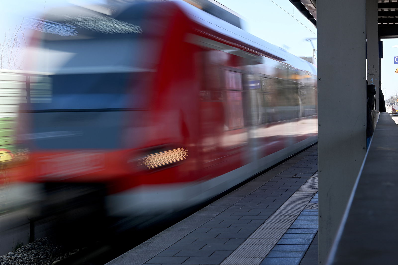 S-Bahn im Vorbeifahren