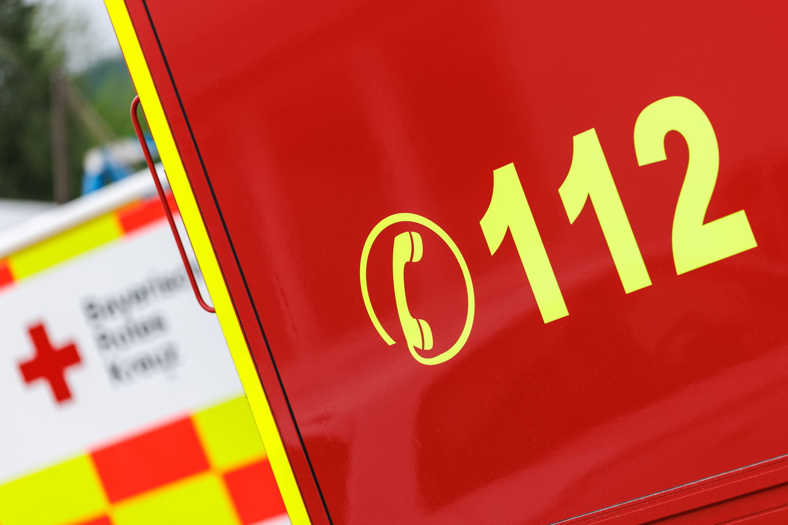 Feuerwehr und Rettungswagen