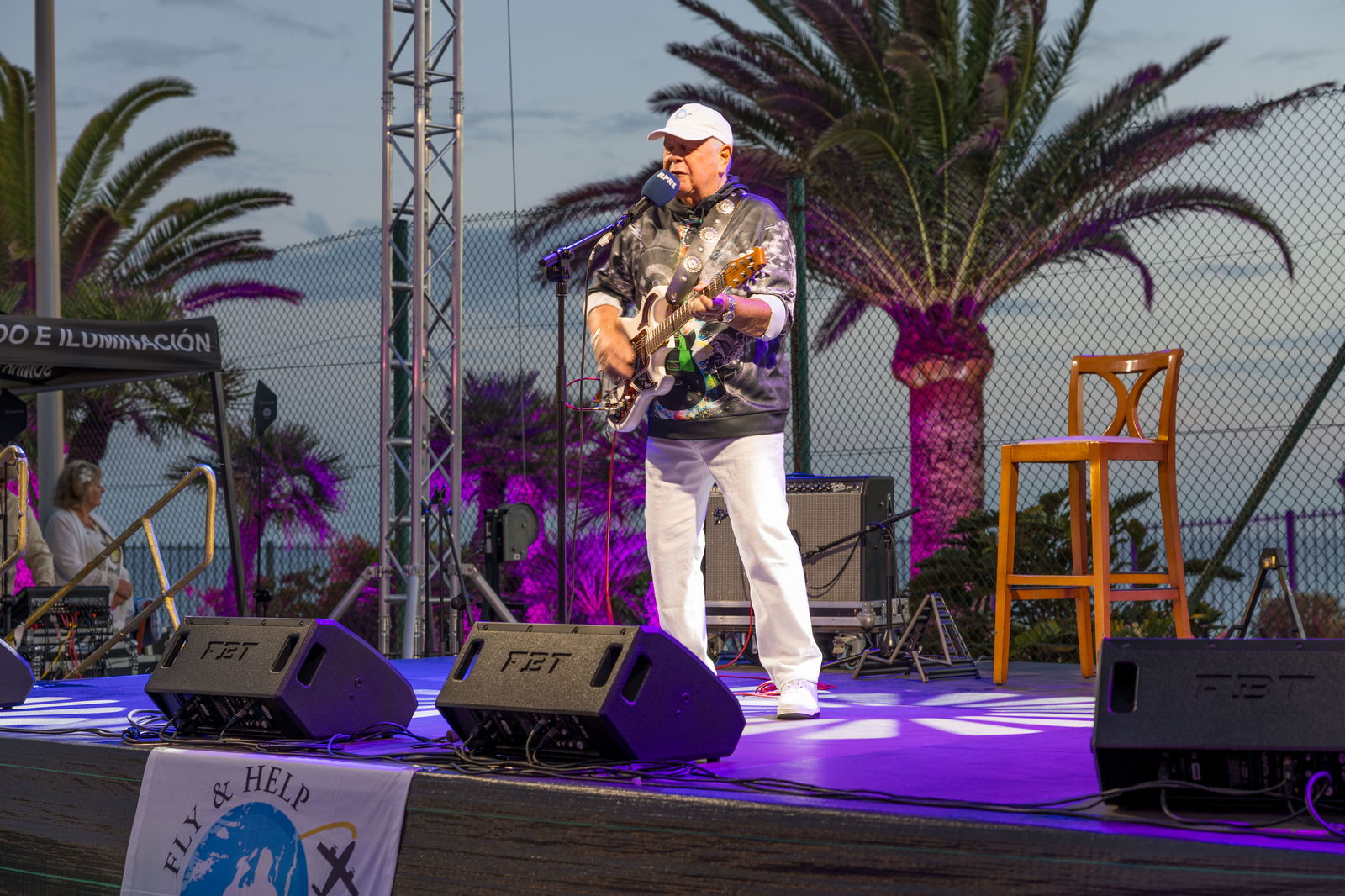 FLY & HELP Charity-Reise Künstler