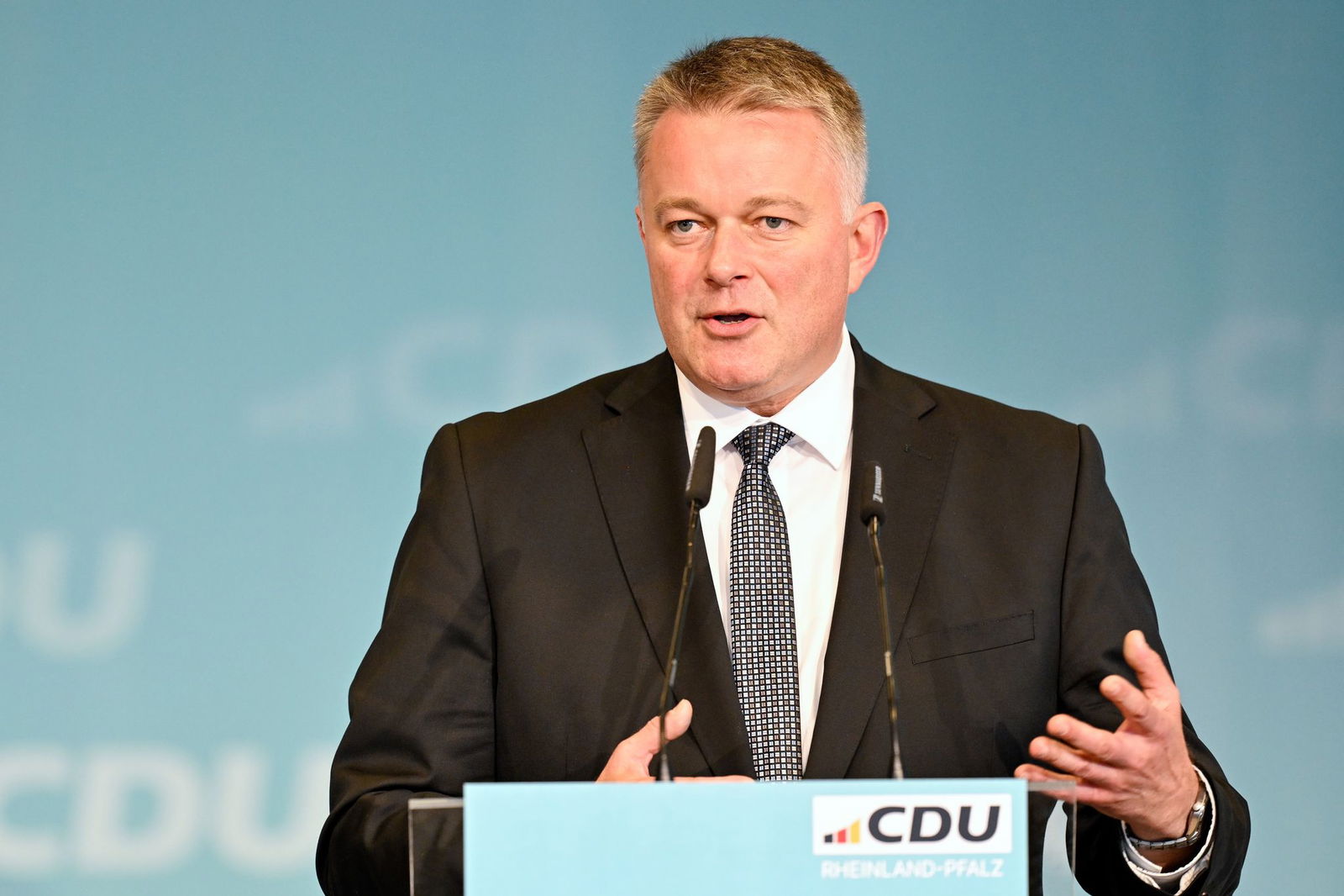 Nach Einschätzung Schnieders steht die CDU-Fraktion im Bundestag geschlossen hinter Merz, genau wie er selbst. (Archivfoto)