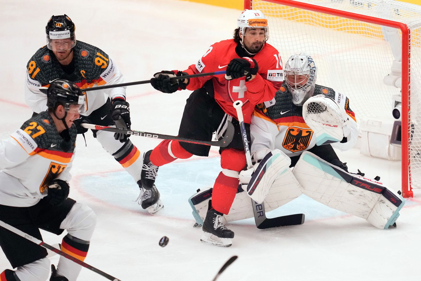 Gegen Deutschland steht der Schweizer Routinier Andres Ambühlvor seinem 145. WM-Einsatz