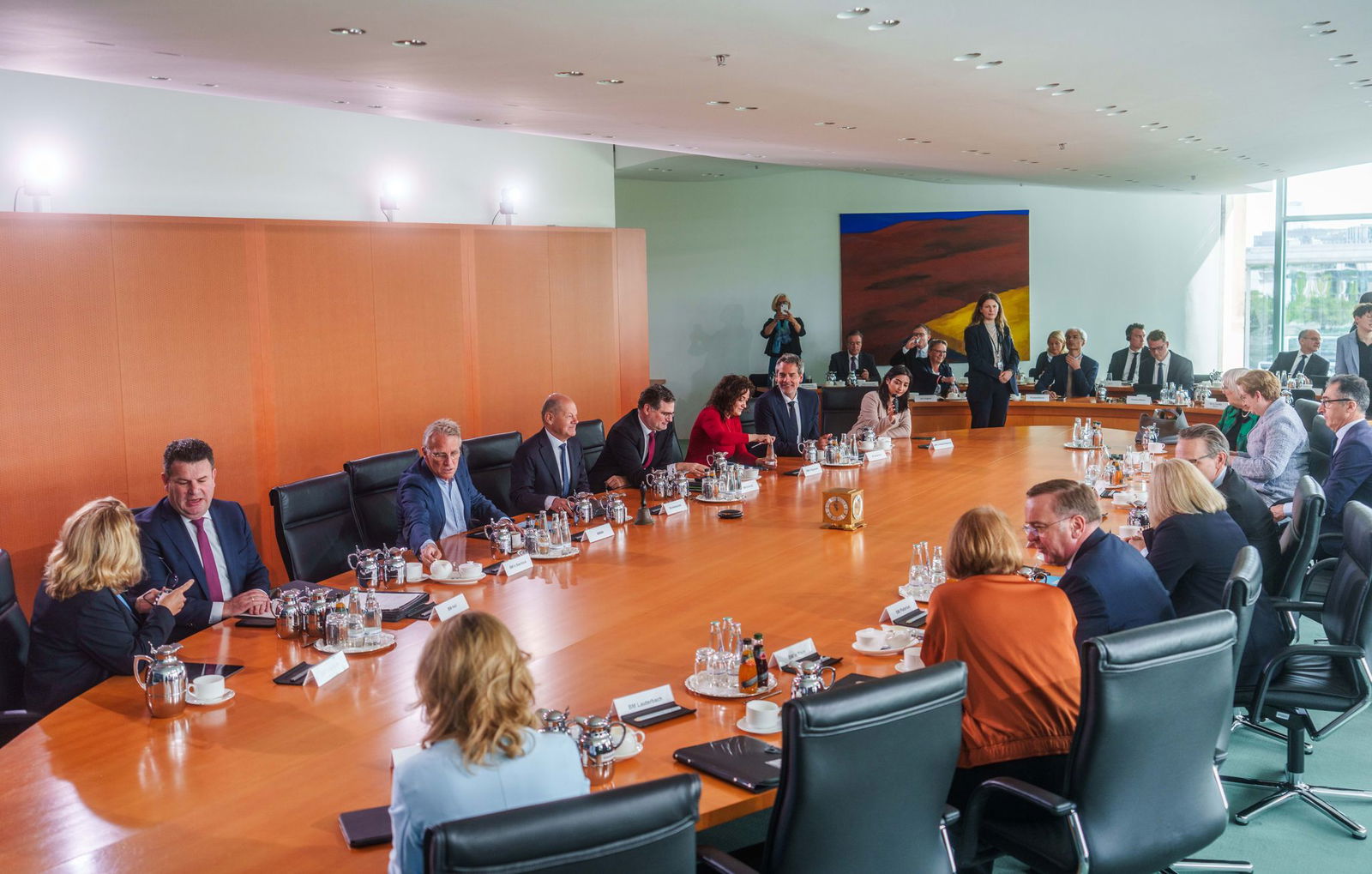 Mittwochs treffen sich die Ministerinnen und Minister mit dem Kanzler im Kabinettsaal des Bundeskanzleramts.