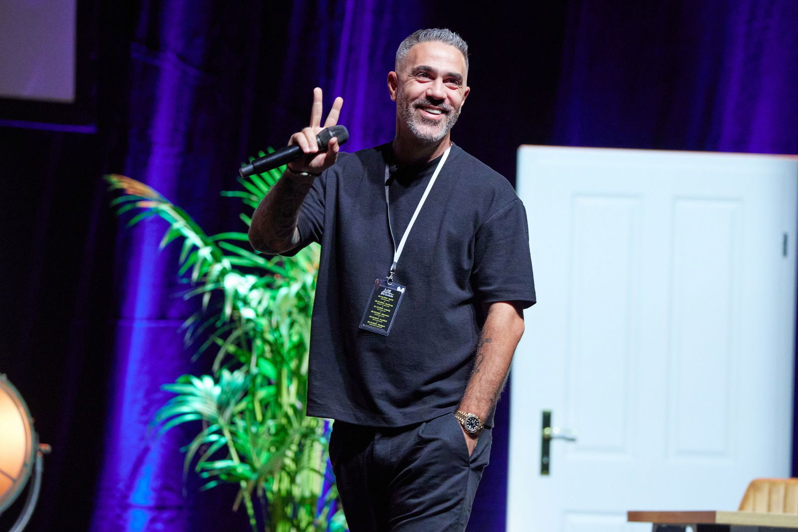 Bushido lebt seit drei Jahren in Dubai, mit Frau Anna-Maria und acht Kindern. 