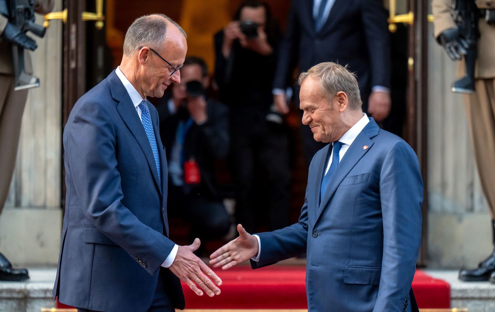 Herzliche Begrüßung - Bundeskanzler Merz zum Antrittsbesuch in Warschau