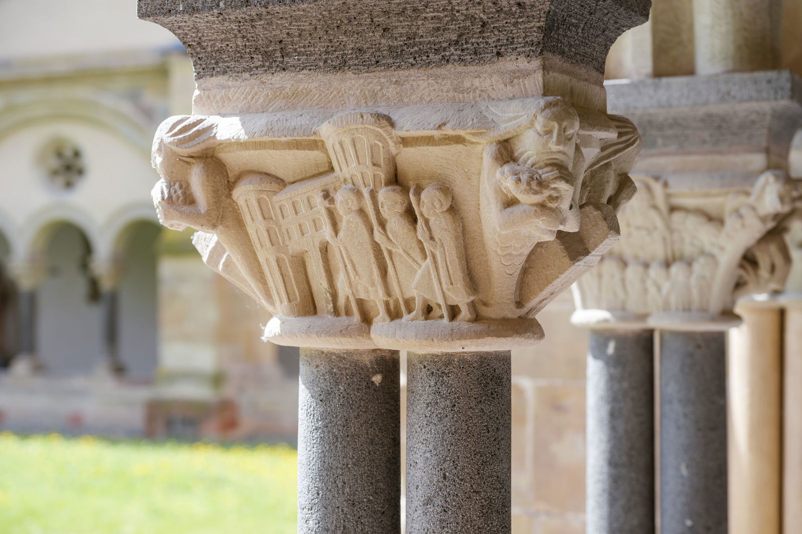 Alle Steine sind gesäubert und hell.