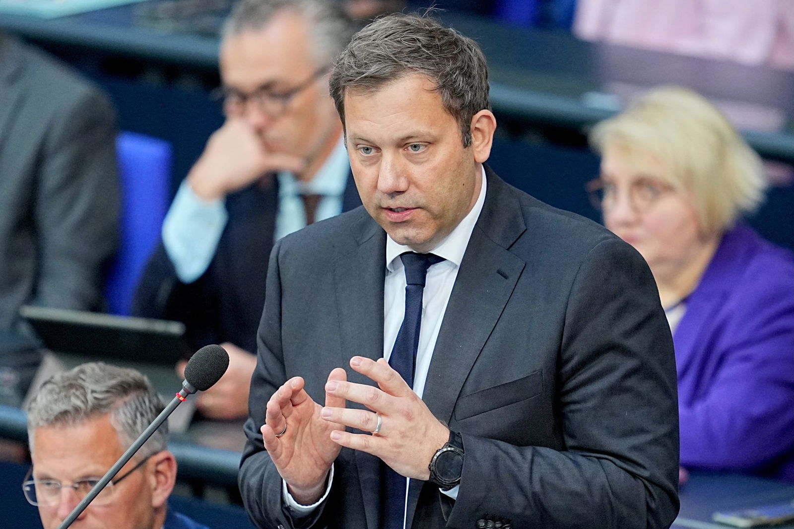 Klingbeil antwortete im Bundestag auf Fragen der Abgeordneten. 