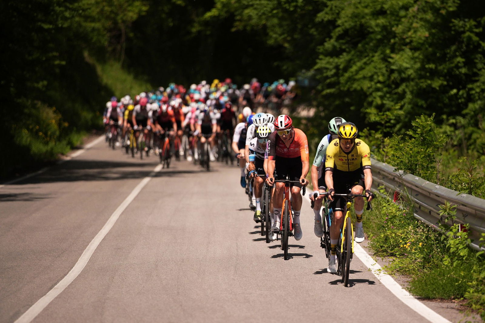 Das Fahrerfeld ist unterwegs.