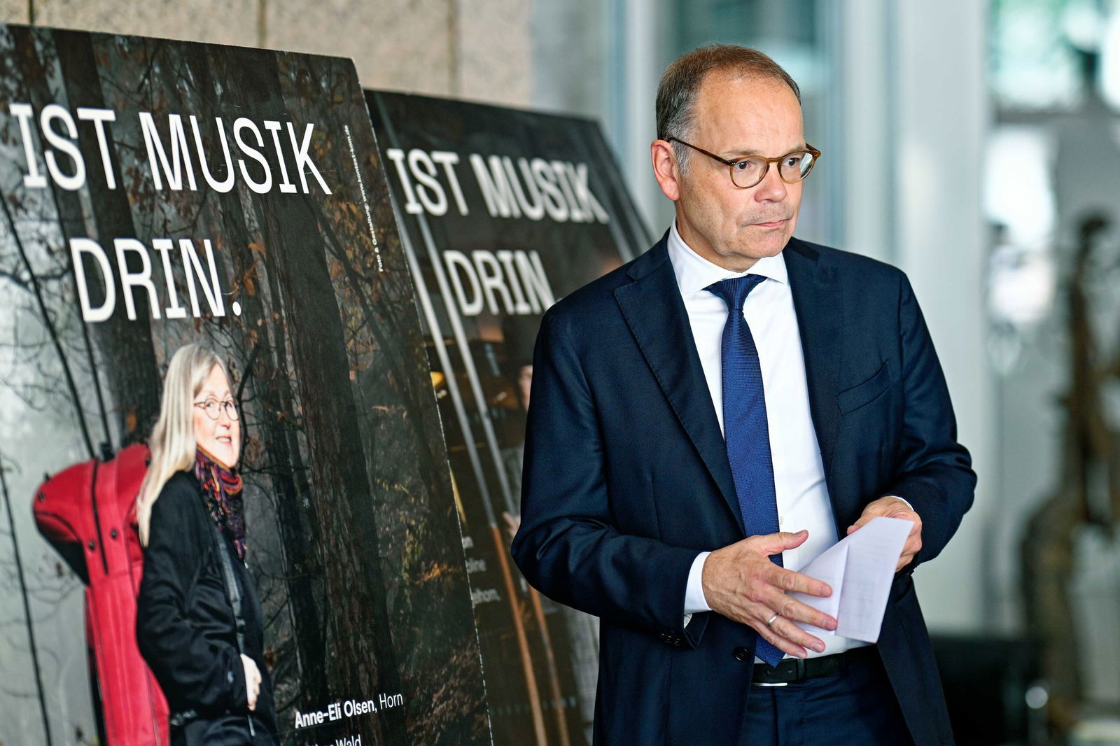 Gassmann sagte, er freue sich auf die Arbeit mit dem Chefdirigenten Michael Francis sowie dem Orchester und dem gesamten Team. 