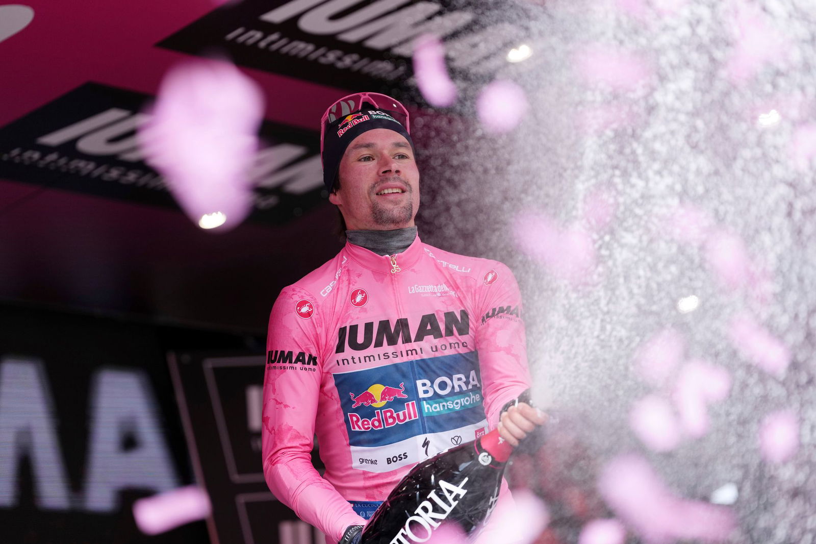 Der Slowene Primoz Roglic hat beim Giro d’Italia das Rosa Trikot des Gesamtführenden übernommen.