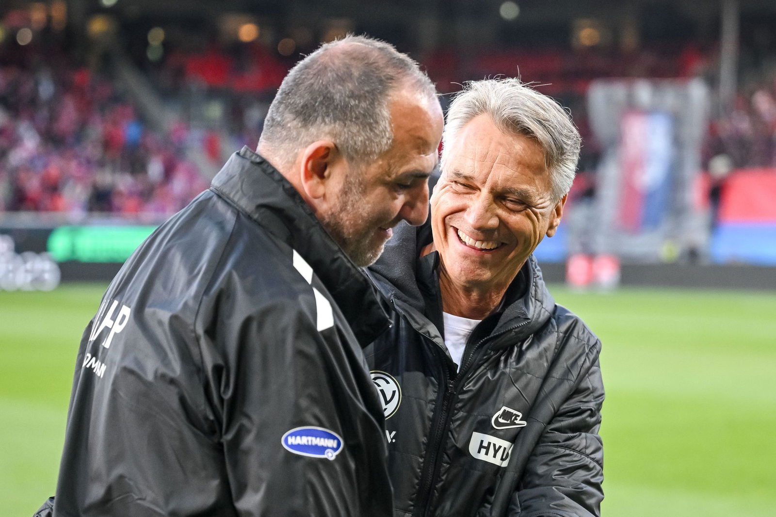 Vorbildliche Trainer-Routiniers: Frank Schmidt (l.) und Horst Steffen