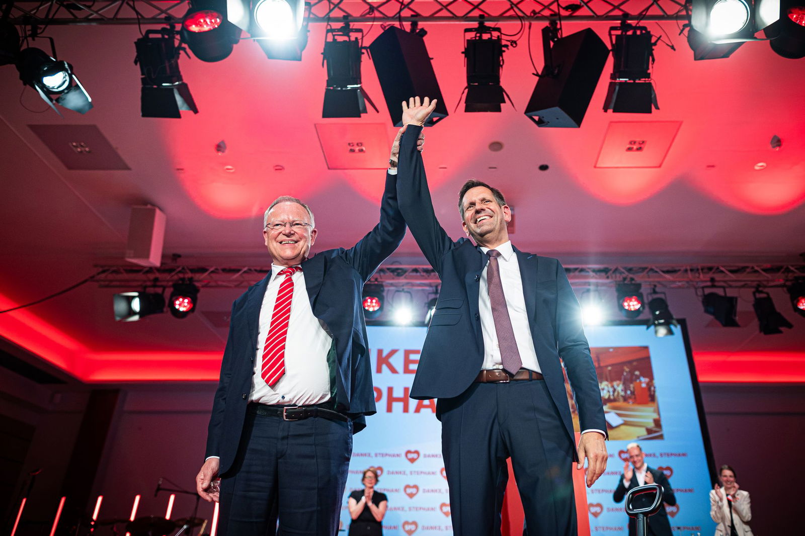 Der bisherige Wirtschaftsminister Olaf Lies (rechts) soll den langjährigen Ministerpräsidenten Stephan Weil beerben.