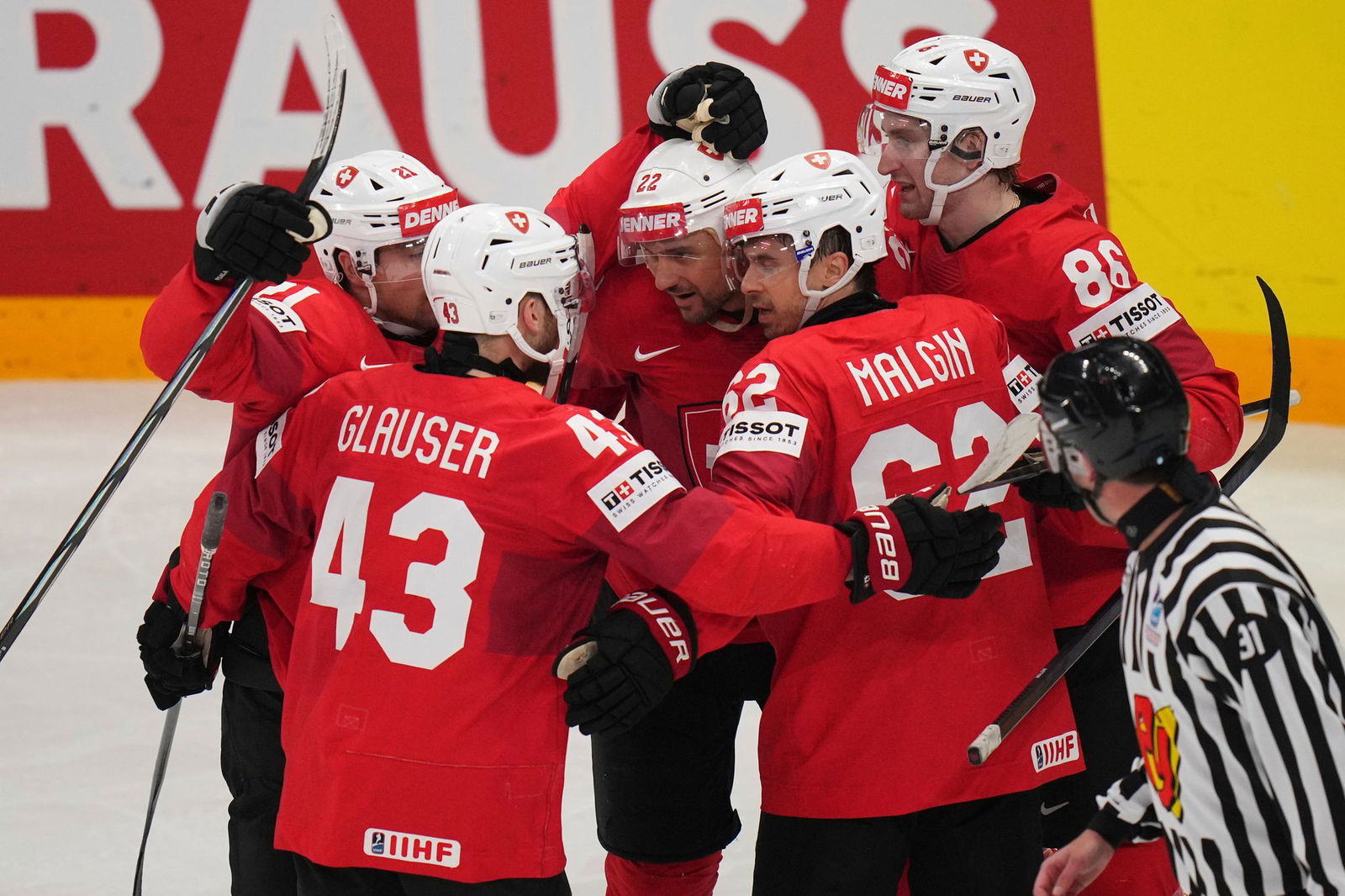 Die Schweiz siegte souverän gegen Überraschungs-Team Dänemark und träumt vom ersten WM-Titel.
