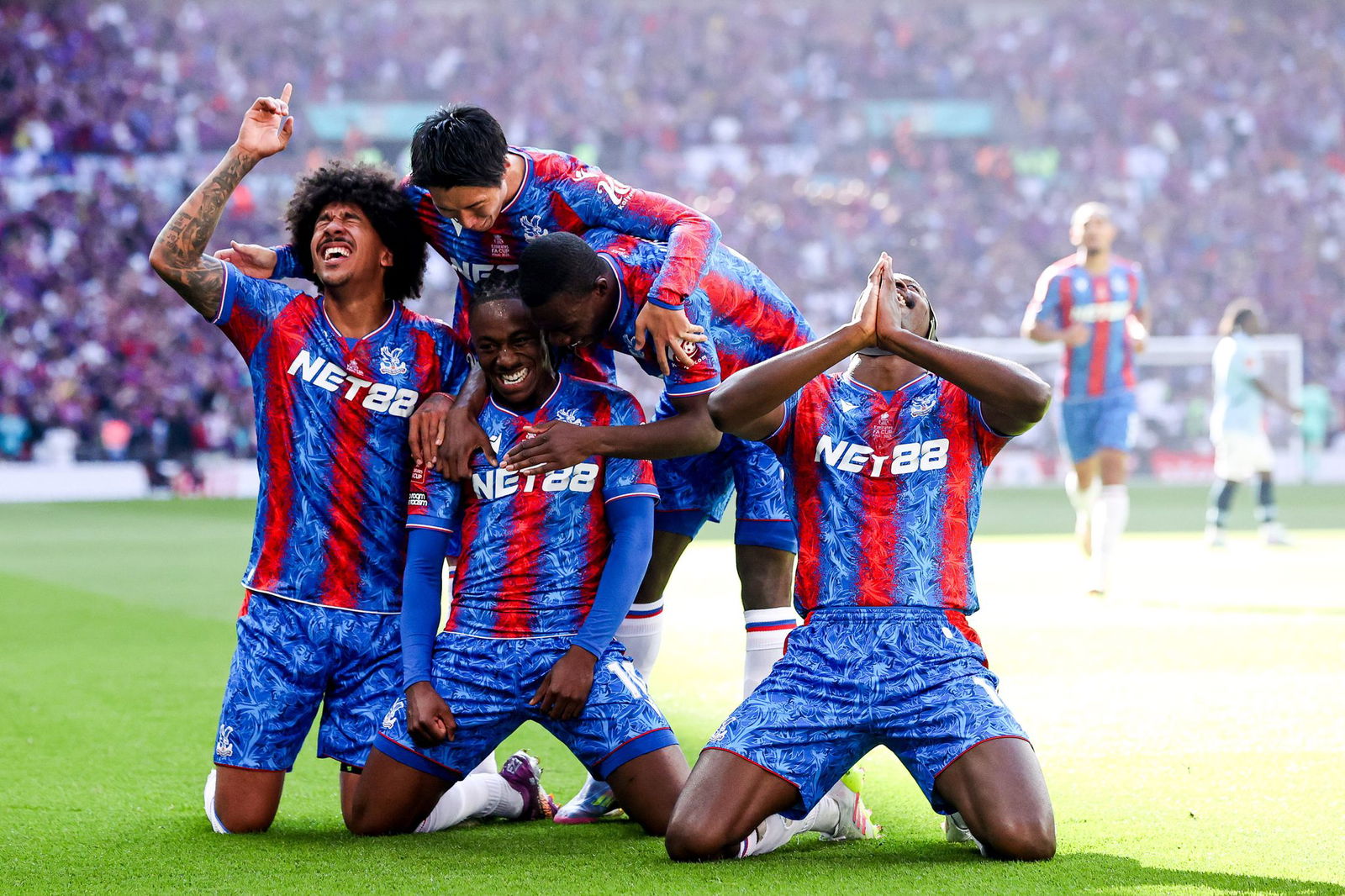 Die Überraschung ist perfekt.