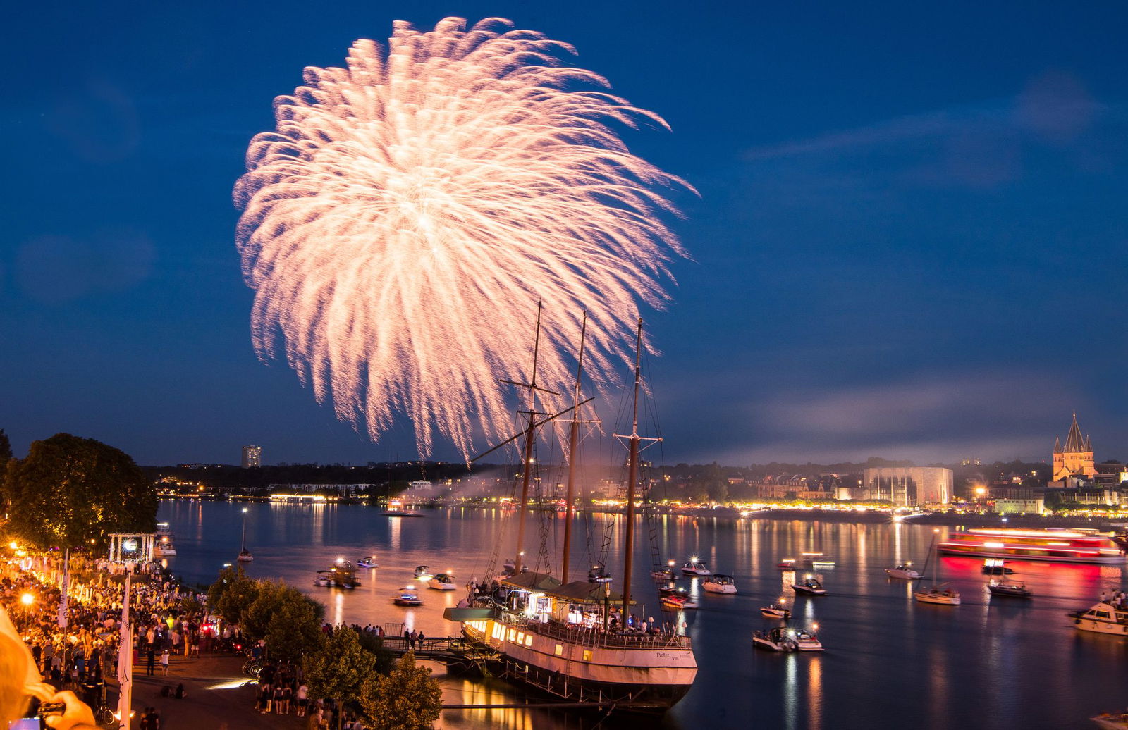 Drohnenshow statt Abschlussfeuerwerk bei der Mainzer Johannisnacht geplant. (Archivbild)