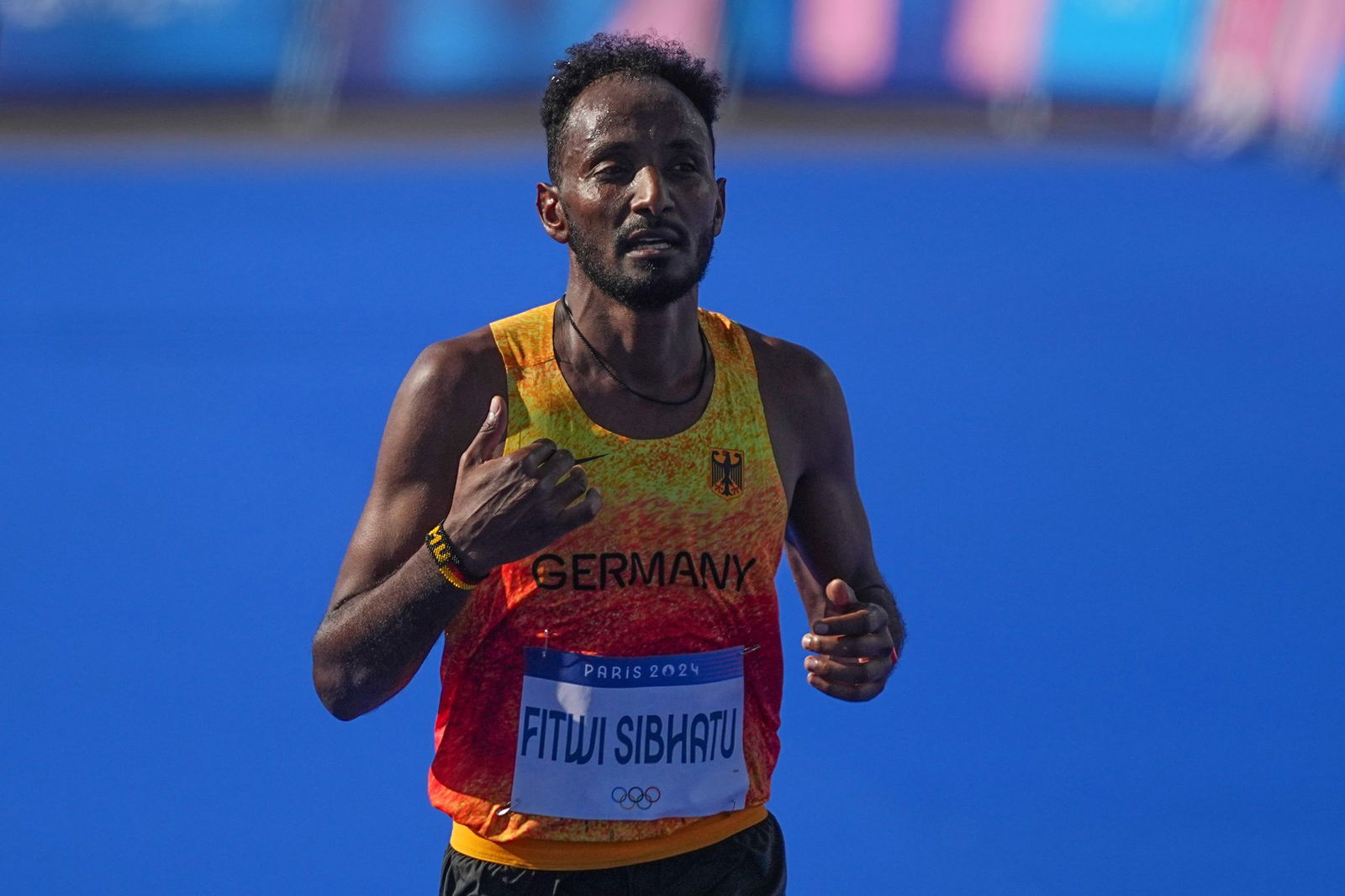 Samuel Fitwi verpasst den angepeilten Streckenrekord beim Halbmarathon in Mainz.