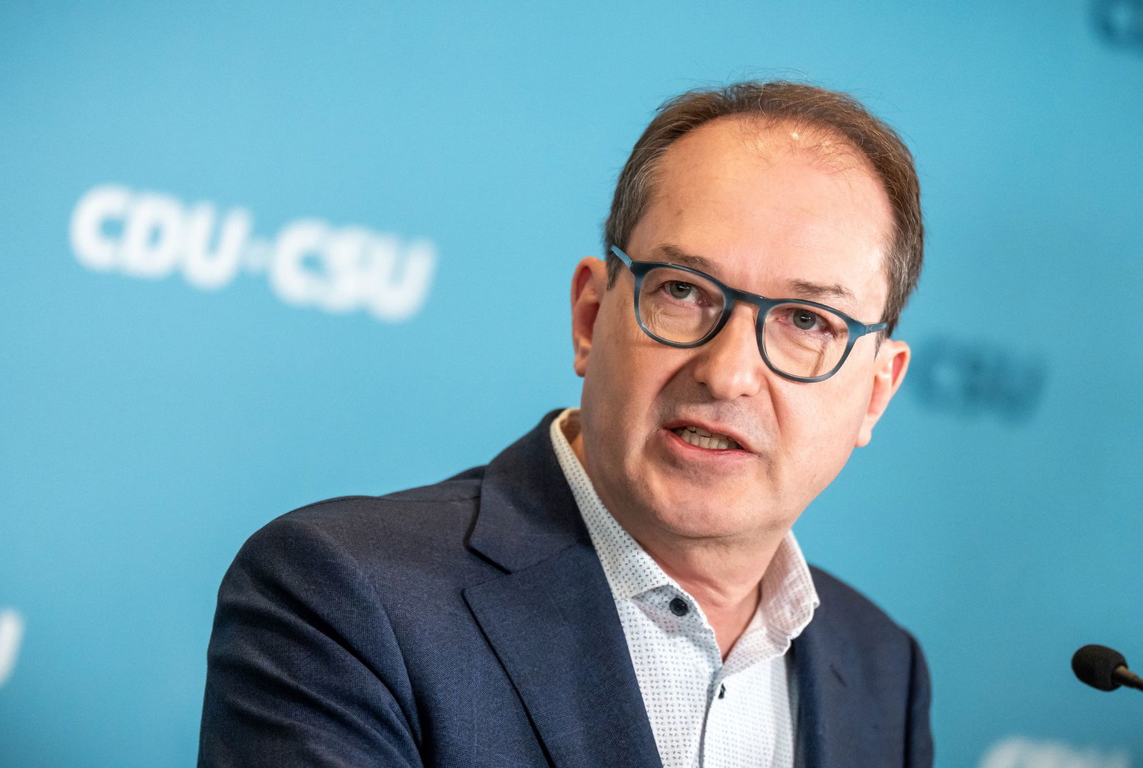 Auf den designierten Bundesinnenminister, Alexander Dobrindt (CSU), wartet keine leichte Aufgabe. Denn die Zurückweisung von Asylbewerbern an den Landgrenzen ist umstritten. (Archivfoto)