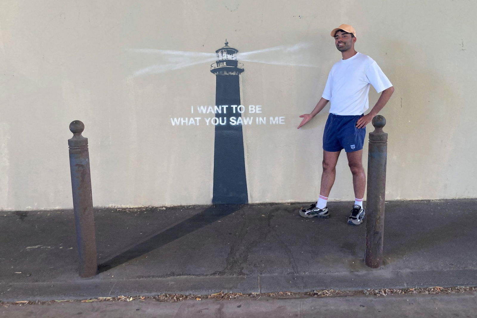 Obwohl seine Kunstwerke bei Auktionen hohe Millionenbeiträge bringen, ist Banksys Identität noch immer geheim. 