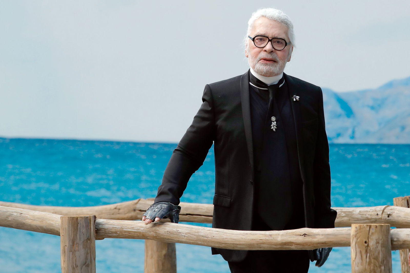 Karl Lagerfeld bei einem seiner letzten Auftritte - im Oktober 2018 im Pariser Grand Palais bei der Präsentation einer Chanel-Modekollektion.