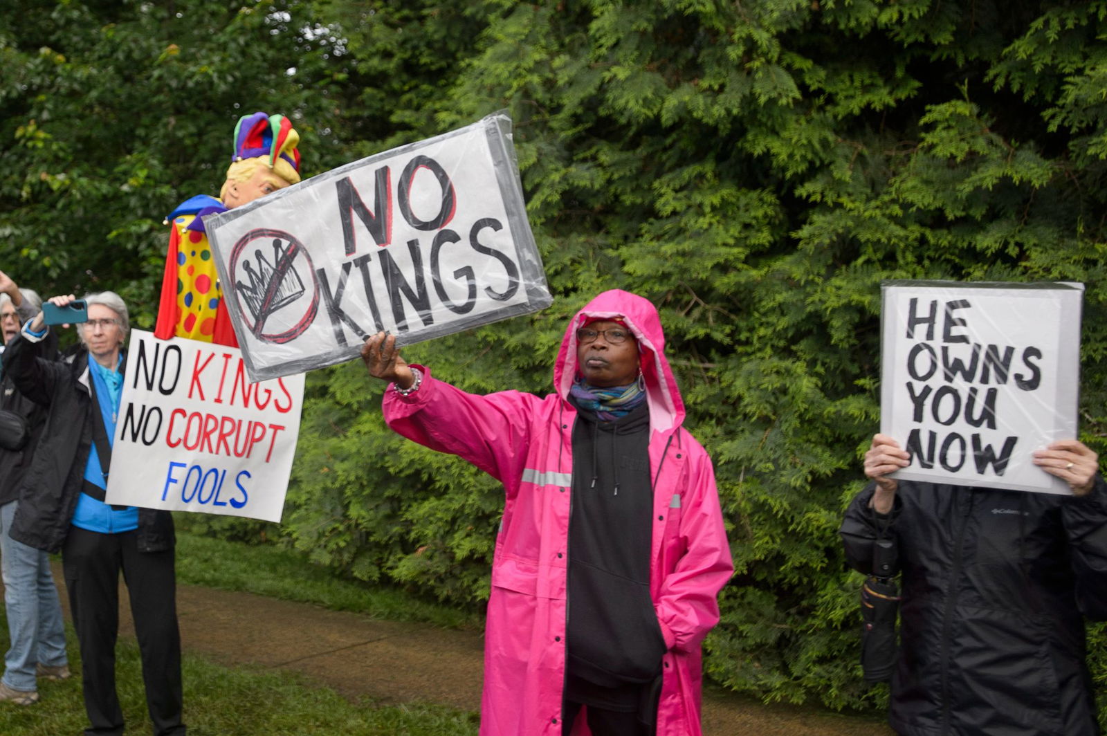 Das Krypto-Dinner mit dem Präsidenten stößt auf Kritik und wird von Protesten begleitet. 