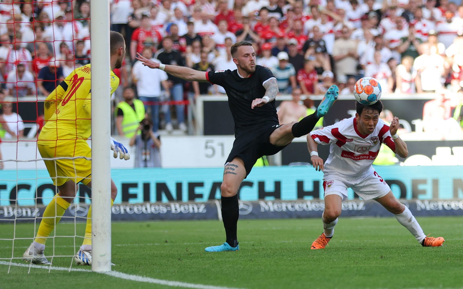 Tor für die Ewigkeit: Stuttgarts Wataru Endo (r.) im Mai 2022 gegen Köln.