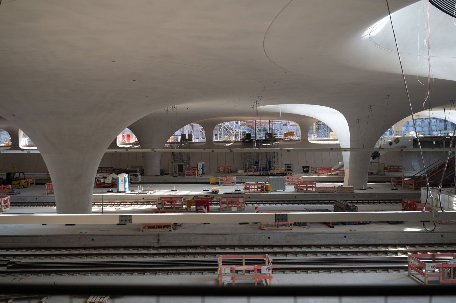 Bis der neue Tiefbahnhof im Dezember 2026 in Betrieb gehen soll, müssen sich Fahrgäste im Großraum Stuttgart noch auf viele Sperrungen einstellen.