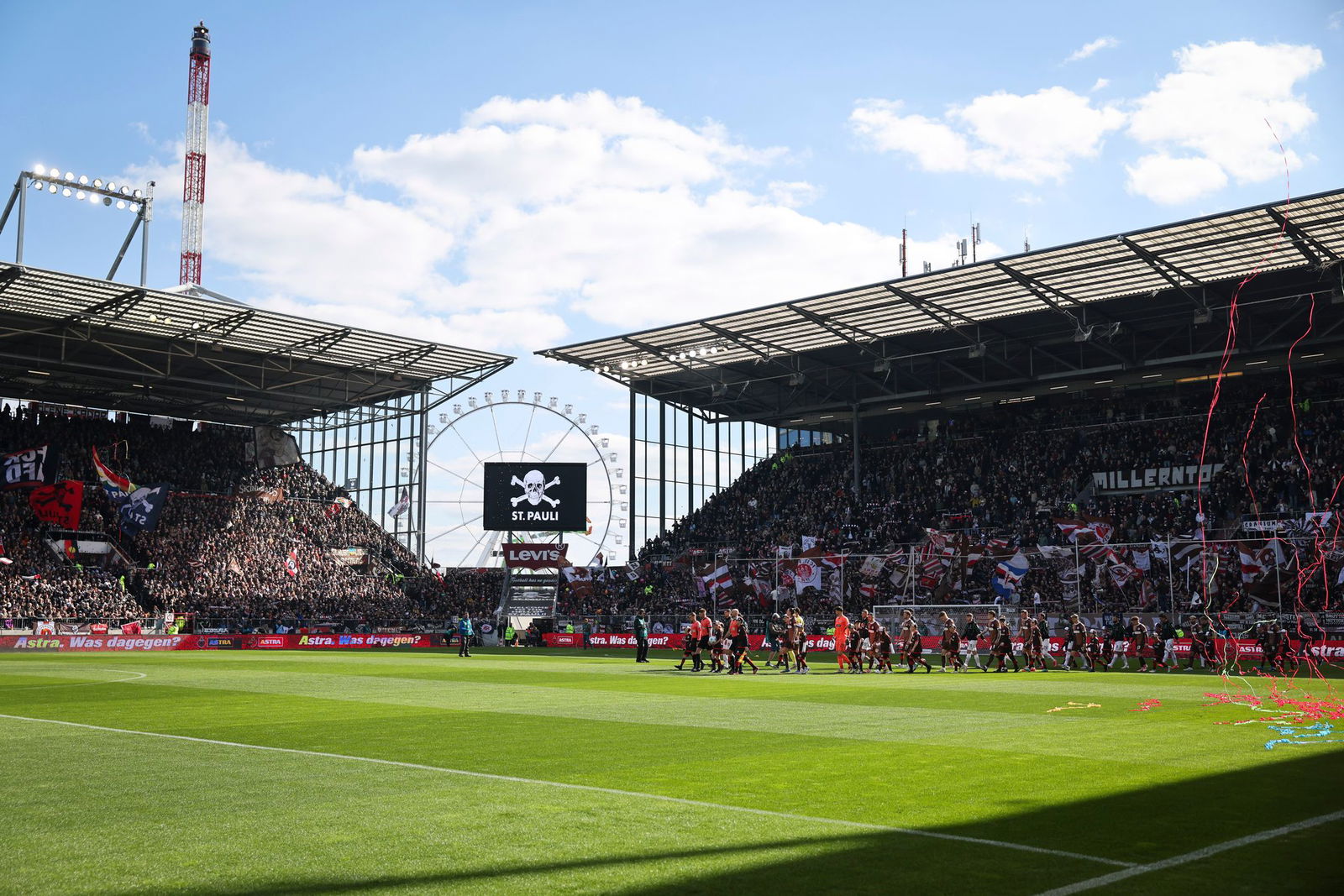 Der VfB Stuttgart tritt am Samstag beim FC St. Pauli am Millerntor an.