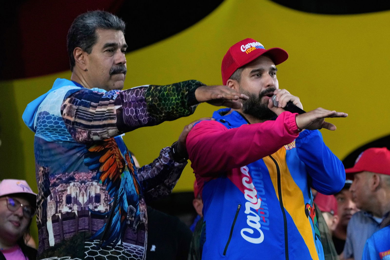 Venezuelas autoritärer Präsident Nicolás Maduro (links) will mit den Wahlen seine Macht zementieren. (Archivbild)