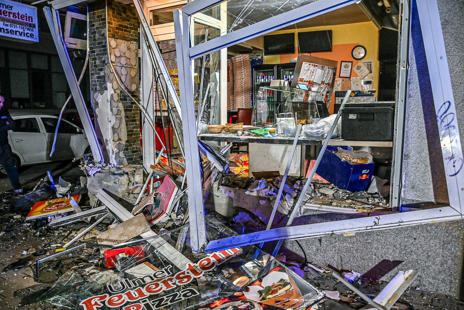 Der Fahrer wurde bei dem Unfall schwer verletzt. 