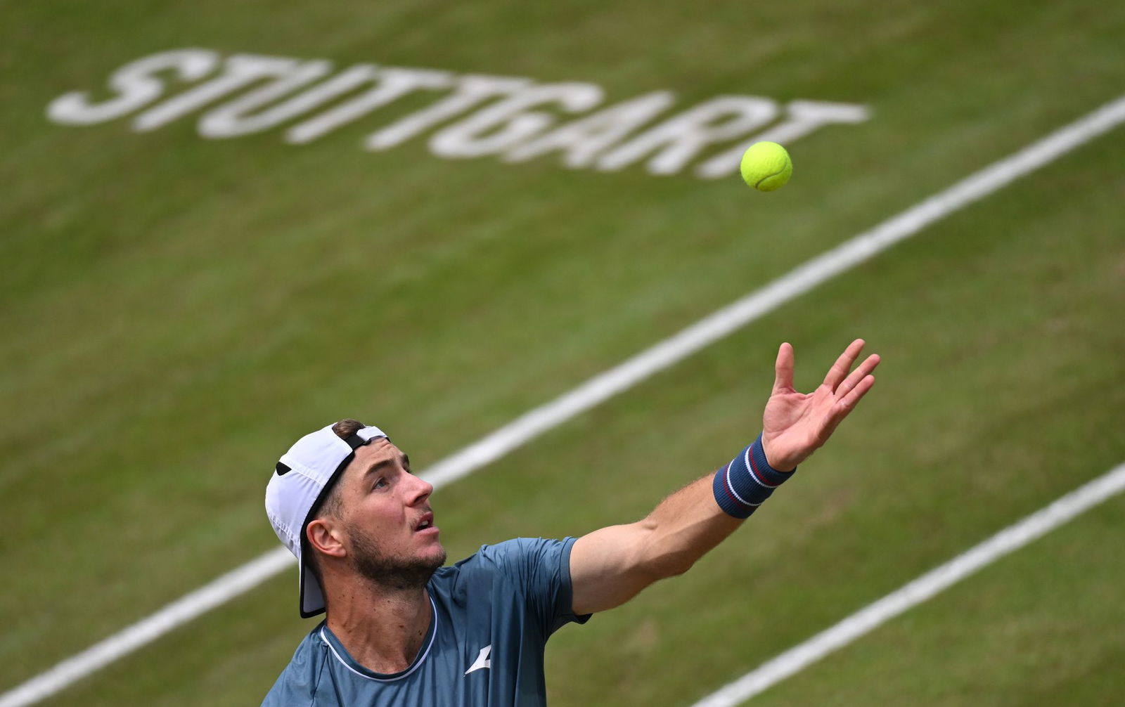 Davis-Cup-Profi Jan-Lennard Struff bekommt eine Wildcard für das Stuttgarter Rasenturnier.